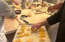 Florence: Pasta Cooking Class with Unlimited Wine