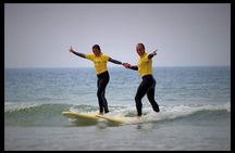 Beginner group surf lesson
