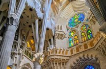 Sagrada Familia Monolingual Tour with Skip the Line Ticket 