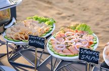 Deluxe balloon ride in Dubai with breakfast & falcon show