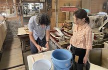 Make traditional Tosa washi paper using a recycling technique