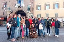 Historic Center Walking Tour in Bologna