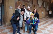 Historic Center Walking Tour in Bologna