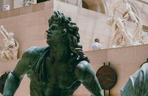 Mona Lisa and Treasures: Louvre Museum Experience 6-people Max