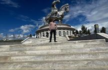 Private tour with Olivia: Chinggis Statue-Terelj-Aryabal temple