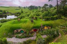 Small Group Luxury Hobbiton Tour incl. Lunch From Auckland