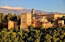 Granada: Alhambra & Nasrid Palaces Guided Tour in Small Groups
