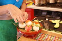 Sushi, Bento or Gyoza Class in Tokyo with Miki + Transfers