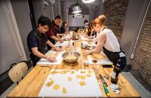 Kitchen of Mamma: Pasta Cooking Class with market visit in Rome