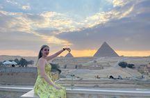 Guide on site day tour to Giza pyramids 