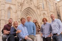 Barcelona Private Photoshoot at Cathedral & Kiss Wall