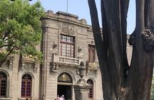 Private and Guided Tour to Chapultepec Castle with Transportation