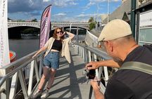 Pose for professional pics while enjoying Melbourne history walk