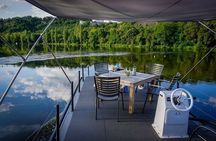 Prague YachtBoat CLASSIC cruise with Unlimited Beer or Prosecco