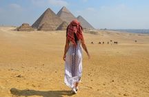 Private Guided Tour: Pyramids, Museum & Khan with Lunch & Drinks