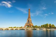 Paris Insider's Small Group Tour with Seine Sightseeing Cruise