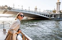Paris Insider's Small Group Tour with Seine Sightseeing Cruise