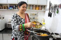 Private Indian Cooking Demonstration and In-Home Meal Minutes from the Taj Mahal
