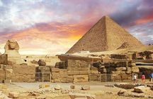 Giza Pyramids Sphinx and Egyptian Museum with Lunch Private Tour
