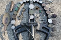 Private Metal Detecting Tour to Simmons Island Beach of Kenosha