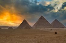 Private Day Tour Giza Pyramids, Memphis and Sakkara with Lunch 