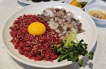 Seoul: Palace, Temple and Market Guided Foodie Tour at Night