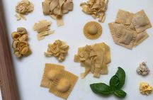 Kitchen of Mamma: Pasta Cooking Class with market visit in Rome