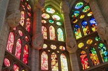 Sagrada Familia Guided Tour with Skip The Line Access