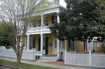 Pensacola Most Haunted Ghost Tour & Scavenger Hunt with Equipment