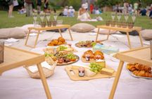 Paris Picnic experience in front of the Eiffel Tower