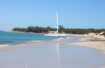 Private speed boat beach and bar hopping visiting Rose island