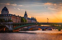 Paris History Walk: Medieval Marais, Notre Dame Islands & Stories