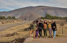Pyramids of Teotihuacan and restaurant la Gruta (Original)
