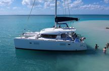 Private Luxury Catamaran Tour to Stingray City and Snorkel 