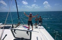 Private Catamaran Cruise around the Southshore of Roatan