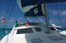 Private Catamaran Cruise around the Southshore of Roatan