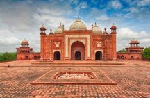 Private 2-Days Taj Mahal Tour with Fatehpur Sikri
