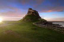 Edinburgh: Bamburgh, Northumberland & Alnwick Winter Adventure