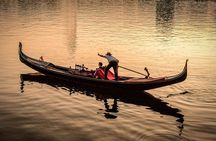 Hamburg: Public ride with an original Venetian gondola