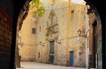 Tapas Walking Tour in old town, with local food market and Paella