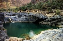 Wadi Al Arbeieen Sinkhole & Fins Beach Expedition