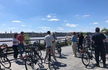 Bordeaux Essentials Sightseeing Bike Tour with a Local Guide