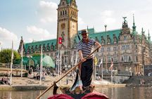 Hamburg: Public ride with an original Venetian gondola