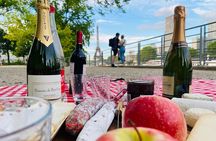 Sunset Picnic with View of Eiffel Tower and Live Music 