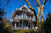 Gossip and Grandeur: Stroll through New Orleans' Garden District 