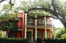 Gossip and Grandeur: Stroll through New Orleans' Garden District 