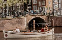 Amsterdam: Private Canal Cruise with Prosecco and Dutch Snacks