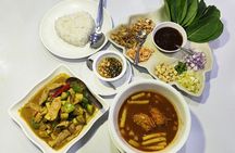 Bangkok Michelin Food Tour with Hotel Pick-up and Dinner