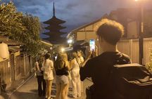 Small Group Walking Tour in Gion at Night with Sake in Hand