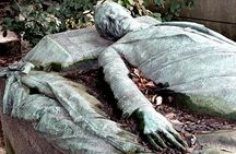 Who Killed Victor ? Inquiry at the Père Lachaise Cemetery